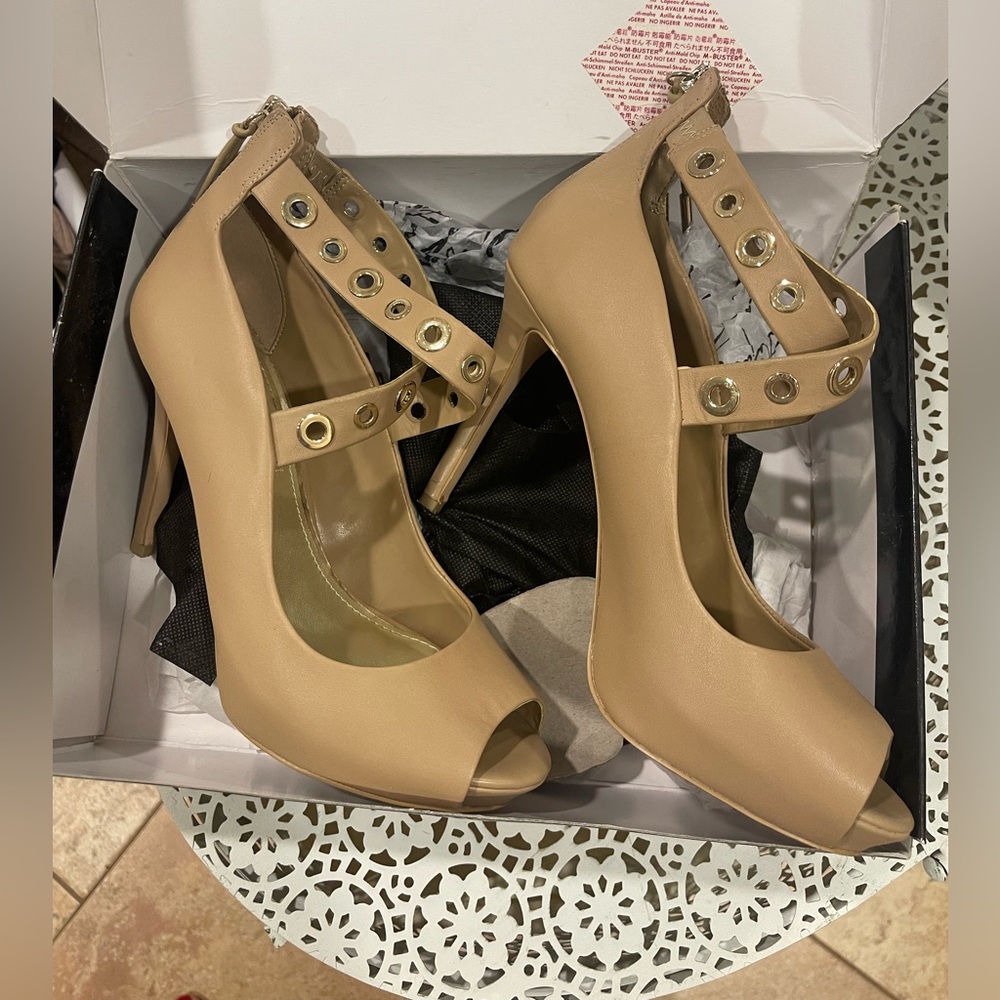 White House/Black Market Tan Grommet Detail Stiletto 8.5